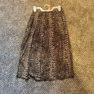 MIDI leopard skirt with elastic band. SIZE SMALL.